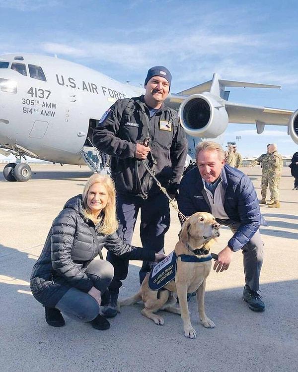Kaliforniya'dan 100'e yakın Los Angeles County itfaiyecisi ve yapı mühendisi ile birlikte özel eğitimli altı köpek Türkiye'ye gönderildi.