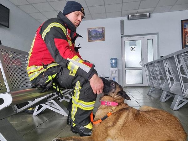 Ukrayna da Türkiye'ye destek olmak için 87 kişilik arama kurtarma ekibi, 18 araç ve 10 köpek gönderdi.