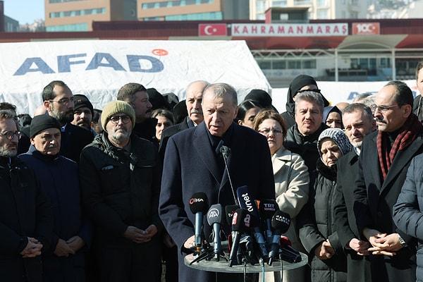 Erdoğan dün deprem bölgesine giderek açıklamalarda bulundu. Sonrasında vatandaşlarla da görüştü. Ancak bir söylemi çok dikkat çekti.