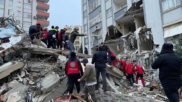 Çinli Kurtarma Ekibi, Hamile Kadını Göçük Altından Sağ Çıkardı 6 s 197cc4140b06a81a711ec5dc8225d508e68bc0d0