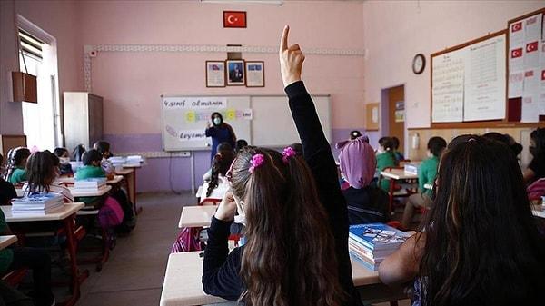 Bakan Özer ayrıca deprem bölgesindeki çocukların okul nakillerinin de yapılabileceğini belirtti.