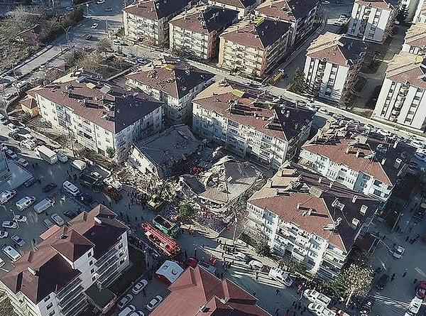 Ülkemiz Kahramanmaraş'ta yaşanan 7.7 şiddetindeki depremin ardından yaralarını sarmaya devam ederken bu birlik olma gününde bazı markaların taziye mesajı yayınlamamış olması dikkat çekti.