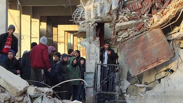 SANA’nın haberine göre, depremde Halep, Lazkiye, Hama ve Tartus illerinde rejim kontrolündeki bölgelerde 1347 kişi hayatını kaybetti, 2 bin 295 kişi yaralandı.  Suriye’nin kuzeyinde muhaliflerin kontrolündeki bölgelerde de çok sayıda bina yıkıldı veya hasar gördü.