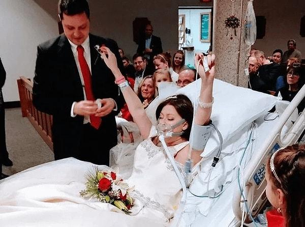 6. Meme kanseriyle mücadele eden, tedavi olduğu hastanede hayatının aşkıyla evlendikten on sekiz saat sonra hayata gözlerini yuman Heather Mosher ve kısa süren mutluluğu👇