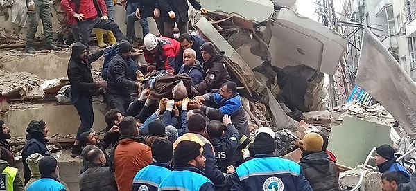 Merkez üstü Kahramanmaraş'ın Pazarcık ilçesi olan 7.7 büyüklüğünde depremin ardından arama kurtarma çalışmaları hala büyük bir hız ile devam ediyor.