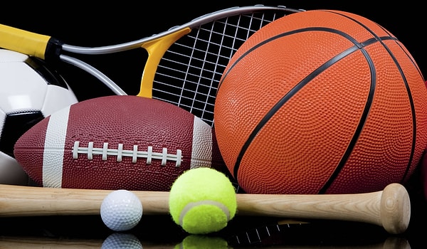 2. В каком виде спорта вручается Уимблдонский трофей?