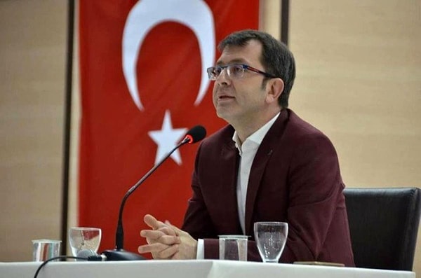 Ayrıca Turgay Güler'in Mehdix, Sır Küpü ve Ruhlar Kuyusu adında 3 kitabı da bulunmaktadır. Turgay Güler, evli ve bir çocuk babasıdır.