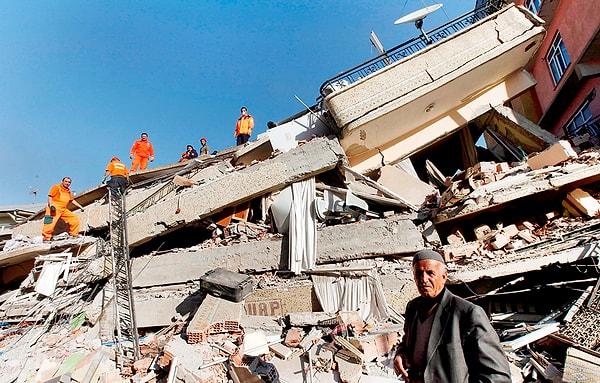 Bugün Kahramanmaraş merkezli depremin 5. günündeyiz. Hayatını kaybeden vatandaşlarımızın sayısı ne yazık ki hızla artarken, enkaz altında kurtarılan insanlar ve hayvanların da haberleri de geliyor.