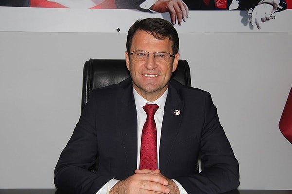 Bir dönem serbest avukat olarak çalışan Eryılmaz, 2019 seçimlerinde Hatay Samandağ Belediye Başkanı olarak seçildi.