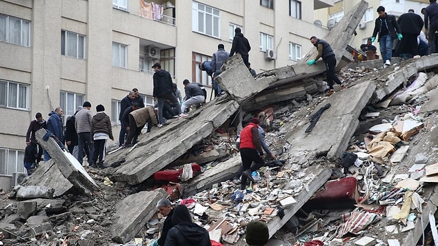 Enkaz Altından 5,5 Saat Sonra Kurtarılan Gülay Duran: 'Eşime Seslendim, Baktım Ses ve Nefesi Yok' 8 s ec64d133b3dec20f57b9215850d9a3464175b8dc