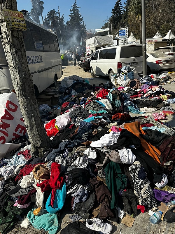 Ve yapılan yardımlar amacına ve ihtiyaç sahiplerine ulaşamıyor.