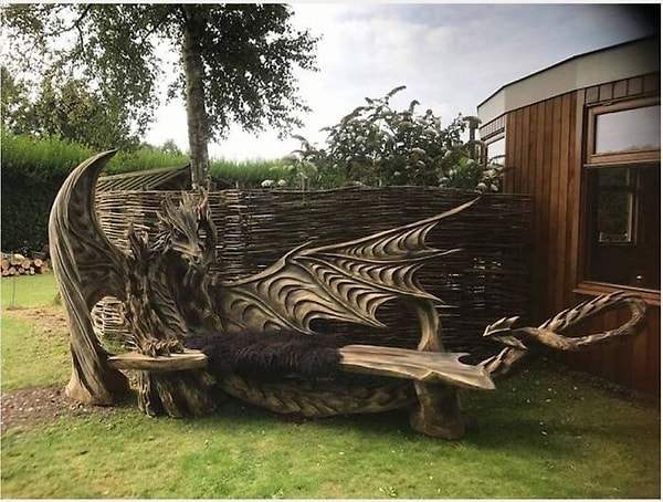 14. Скамья-дракон Игоря Лоскутова