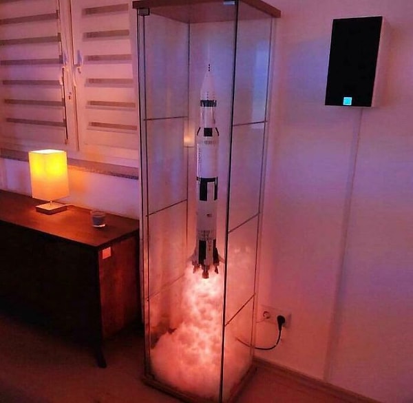 15. Торшер в виде ракеты NASA