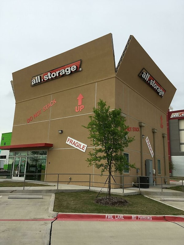 31. Здание в виде коробки