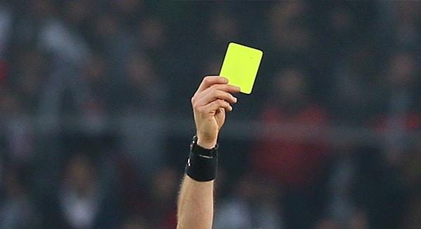 4. Futbolda kaç sarı kart gören futbolcu oyundan atılır?