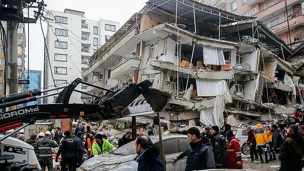 Kahramanmaraş'ta büyük bir yıkıma yol açan ve 10 ilimizi etkileyen depremin 5. gününde arama ve kurtarma çalışmaları devam ediyor.
