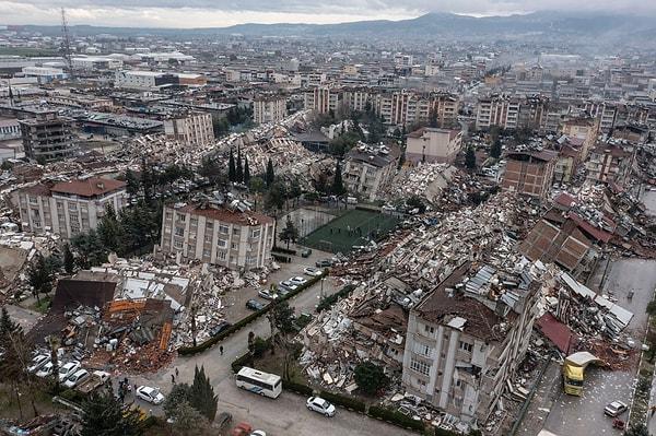 Merkez üssü Kahramanmaraş'ın Pazarcık ilçesi olan 7.7 büyüklüğündeki deprem, çevredeki 10'dan fazla ile de felaketi getirdi.