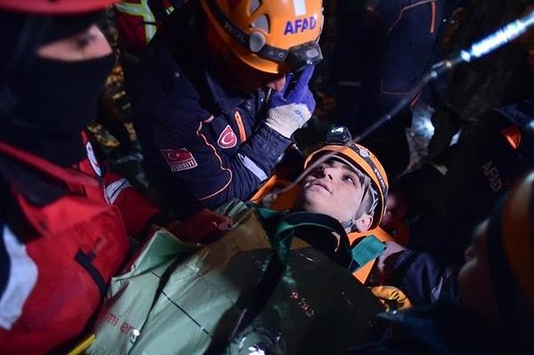 16 yaşındaki Kamilcan Ağdaş, Kahramanmaraş'ta enkazdan 119 saat sonra sağlıklı bir şekilde kurtarıldı.