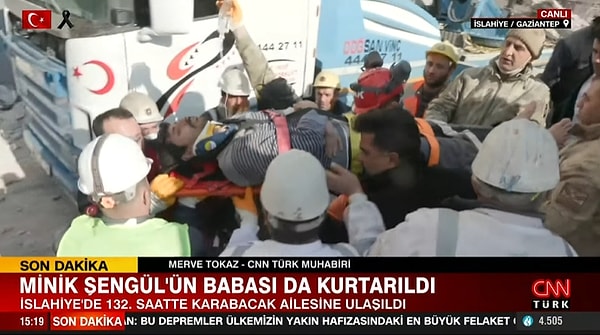 Şengül'ün babası 35 yaşındaki Sezai Karabacak da kısa süre sonra enkaz altından bilinci açık şekilde kurtarıldı.