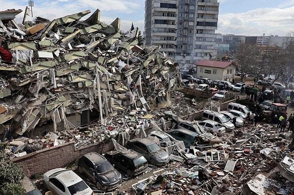 Biliyorsunuz ki 6 Şubat günü sabaha karşı merkez üssü Kahramanmaraş olan 7.7 büyüklüğünde bir depremle hepimiz bir felakete uyandık.