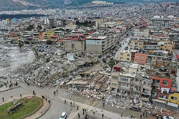 Yaklaşık 13,5 milyon kişinin yaşadığı 10 ili etkileyen büyük deprem felaketi hepimizin yüreğine bir kor gibi düştü.