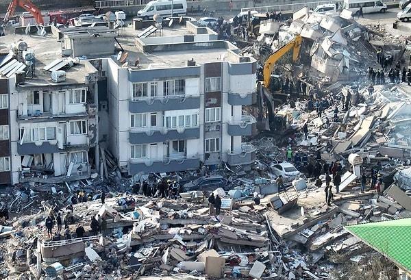 6 Şubat Pazartesi günü meydana gelen Kahramanmaraş merkezli iki deprem binlerce kişiyi uykusunda yakaladı. Pazarcık'ta 04.17 sularında yaşanan ilk deprem tam 10 ilde etkili oldu.