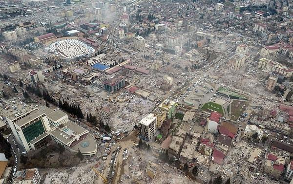 7.7'lik Kahramanmaraş depreminin 7'inci gününde can kaybı 31 bin 643'e yükseldi. Toplamda yıkılan bina sayısı ise 25 bini geçti.