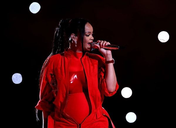 Рианна выступала впервые после 5 лет перерыва. И, кажется, фанаты еще долго не увидят ее снова на сцене