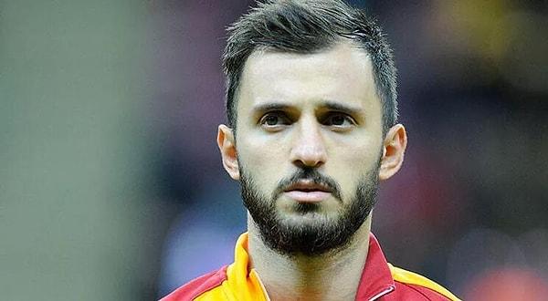 Bir dönemler Galatasaray formasıyla izlediğimiz futbolculardan Emre Çolak, İspanya 3. Lig ekiplerinden Intercity'e transfer olmuştu.