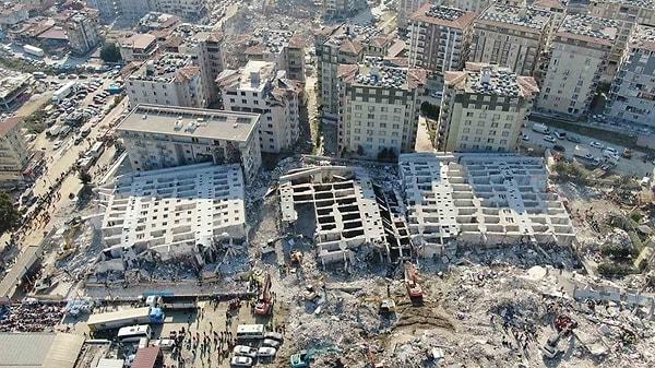 Kahramanmaraş'ta yaşanan korkunç afetin ardından tam bir hafta geçti. 6 Şubat'ta meydana gelen iki şiddetli deprem 10 ili enkaz yığınına çevirdi.