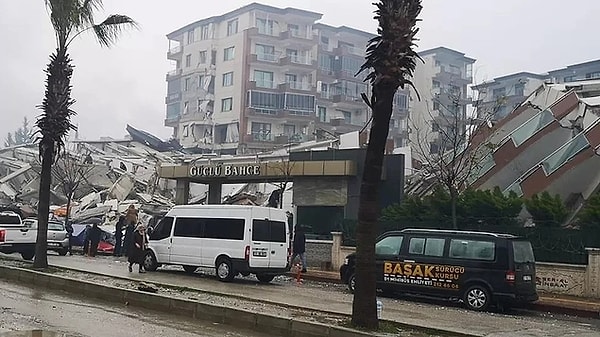 Depremde enkaza dönen binlerce binanın depreme dayanıklılığı da en çok konuşulan konulardan bir tanesi.