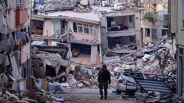 Konuyla ilgili söylemlerden bir tanesi ise insanların depreme dayanıklı olmayan bir evde yaşadığı tespit edilirse başka yere taşınacak kadar yeterli maddi güce sahip olmaması.