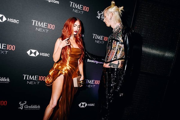 Он проиграл Оззи Осборну, но Фокс продолжала поддерживать его. В милом поздравлении, опубликованном в Instagram, она сказала: "Я впервые стала свидетелем того, как изящно и зрелым образом ты можешь справляться с трудностями, и я так горжусь тобой".