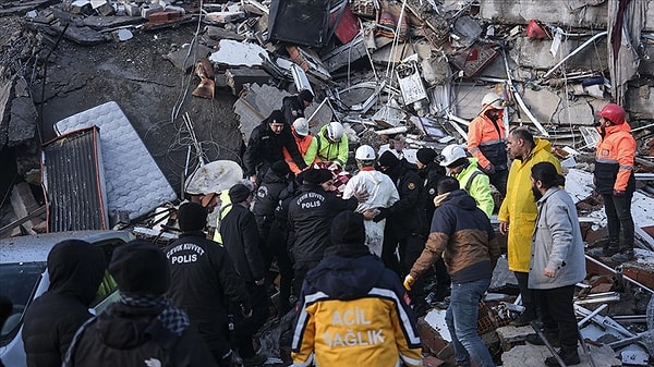 Yüzyılın felaketi olarak adlandırılan deprem sonrası ülke genelinde herkes depremzedelere yardım etmek için seferber oldu.