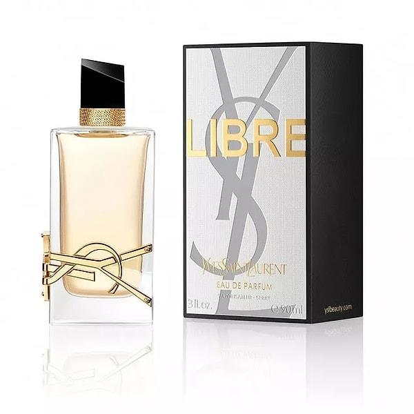 8. A bold and feminine perfume that adapts to any style, from night to day.