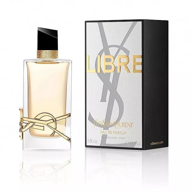 8. A bold and feminine perfume that adapts to any style, from night to day.