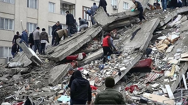 Son verilere göre 31 bin 643 vatandaşımız hayatını kaybederken on binlerce vatandaşımız yaralı olarak çevre hastanelerde tedavi altına alındı.