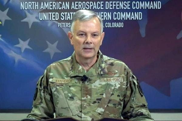 ABD hava sahasını korumakla yükümlü olan General Glen VanHerck, ordunun son üç cismin ne olduğunu, nasıl havada kaldıklarını ve nereden geldiklerini belirleyemediklerini ifade etti.