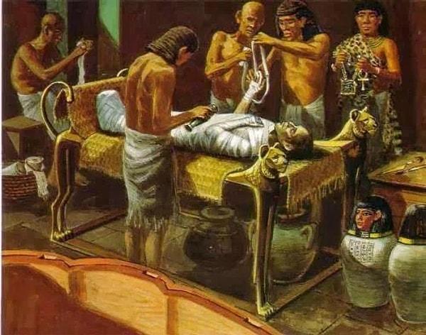 12. Eski Mısır'da ölüm yaşamın mutlak sonu olarak sayılmazdı.