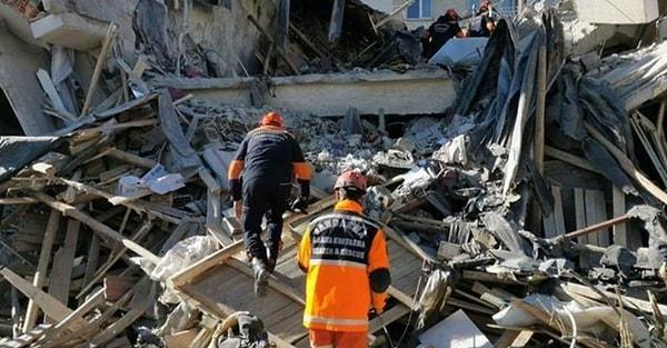 Türkiye, deprem risklerine karşı korunmak için bina yönetmeliklerini uygulamaya koydu fakat bu hafta afet sonucu ölüm sayısı 30 bini aştı...