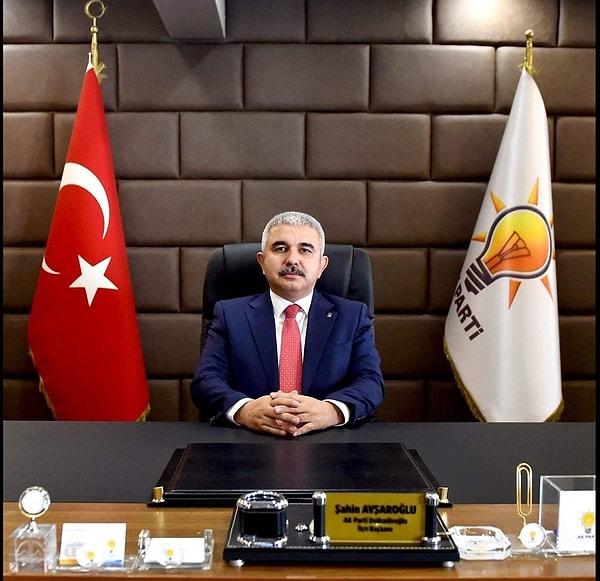 Bad-ı Saba sitesinin sahibi Melşa İnşaat'ın Yönetim Kurulu Başkanı aynı zamanda AKP Kahramanmaraş Dulkadiroğlu İlçe Başkanı Şahin Avşaroğlu