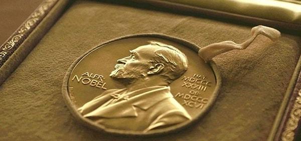 1. Orhan Pamuk Nobel Edebiyat Ödülünü kaç yılında almıştır?