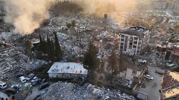 "Vatandaşta, 'Ya binamız çok sağlam, duvara çivi çaktım girmiyor', 'Ben burayı yapılırken gördüm, müteahhit öyle bir demir attı ki, buranın müteahhidi şöyle sağlamcıydı' gibi bilinçsizlikten kaynaklı inanılmaz bir güven var"