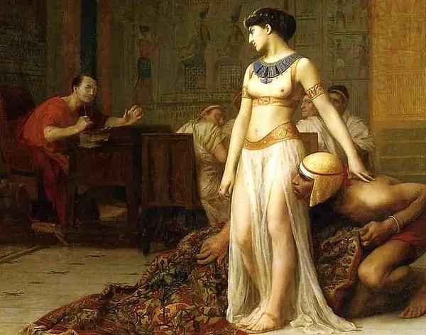 Sezar, müttefiklerinin eşlerini baştan çıkarması ve siyasi statüsünü iyileştirmek için aristokrat kadınlarla cinsel birliktelik yaşaması ile ünlüydü. Ayrıca seks işçilerinin sayısının artması için büyük miktarda kamu parası harcadı.