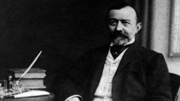 17. Abdülhak Hamit Tarhan "Makber"i kim için yazmıştır?