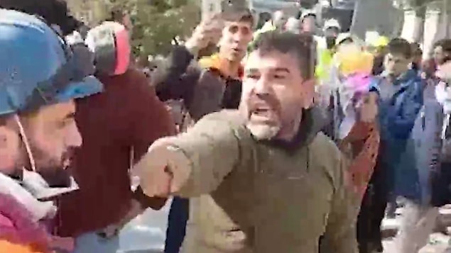 Enkazda �nsan De�il Banka Kasas� Arand�! �al��malara Ara Verilmesine Tepki G�sterdiler