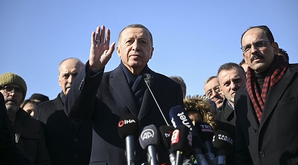 Cumhurbaşkanı Recep Tayyip Erdoğan bugün, arama kurtarma ekiplerinin enkaz altından sağ çıkardığı insanımızın sayısının 8 binin üzerinde olduğunu belirtmişti.