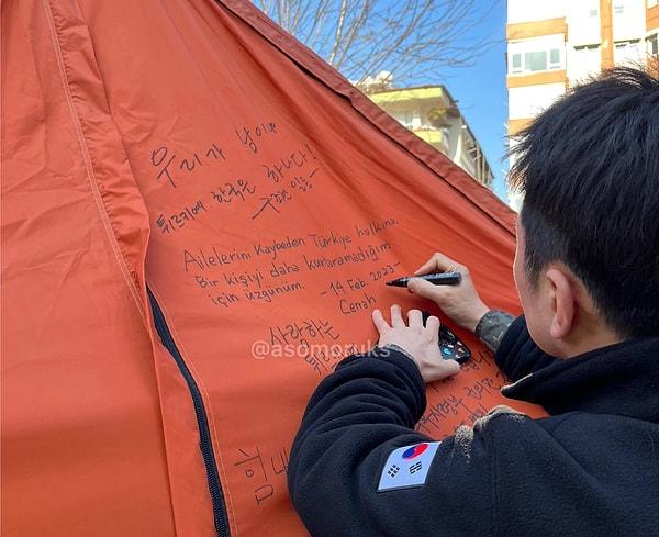 Güney Koreli ekip ile Türkiye'ye gelen doktorlardan birinin bugün bir çadırın üzerine yazdığı not ise herkesi duygulandırdı.