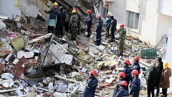 Binlerce vatandaşın enkaz altında kalarak hayatını kaybettiği deprem bölgesinde halen daha çalışmalar devam ediyor.