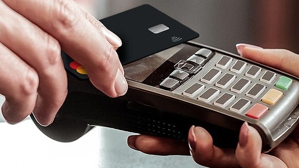 Vatandaşların kredi kartlarında bulunan ve temassız ödeme yapmalarını sağlayan özellik hakkında yeni bir açıklama geldi.